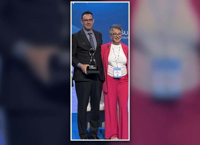 DACC Dental Hygiene Professor Dr. Elmer González receives the international World Dental Hygienist Award.